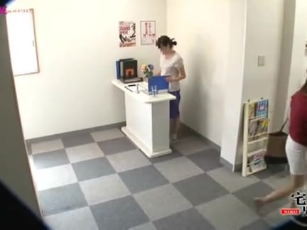 아마추어 거유녀를 변태같은 그가 더듬고