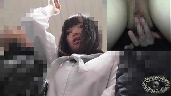 출근길 전철안에서 그걸 즐기는 여학생