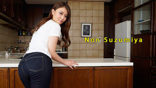 [노모] 흰티에 청바지의 그녀, 빵빵한 엉덩이에 박고 싶어서 발기를 멈출 수 없어 – 스즈미야 논