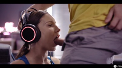 [서양] 집에 와보니, 여동생의 섹시한 친구가 내 컴으로 게임 중, 시간이 멈추자 그녀에게 못된 짓을 하는데 – 메리 록